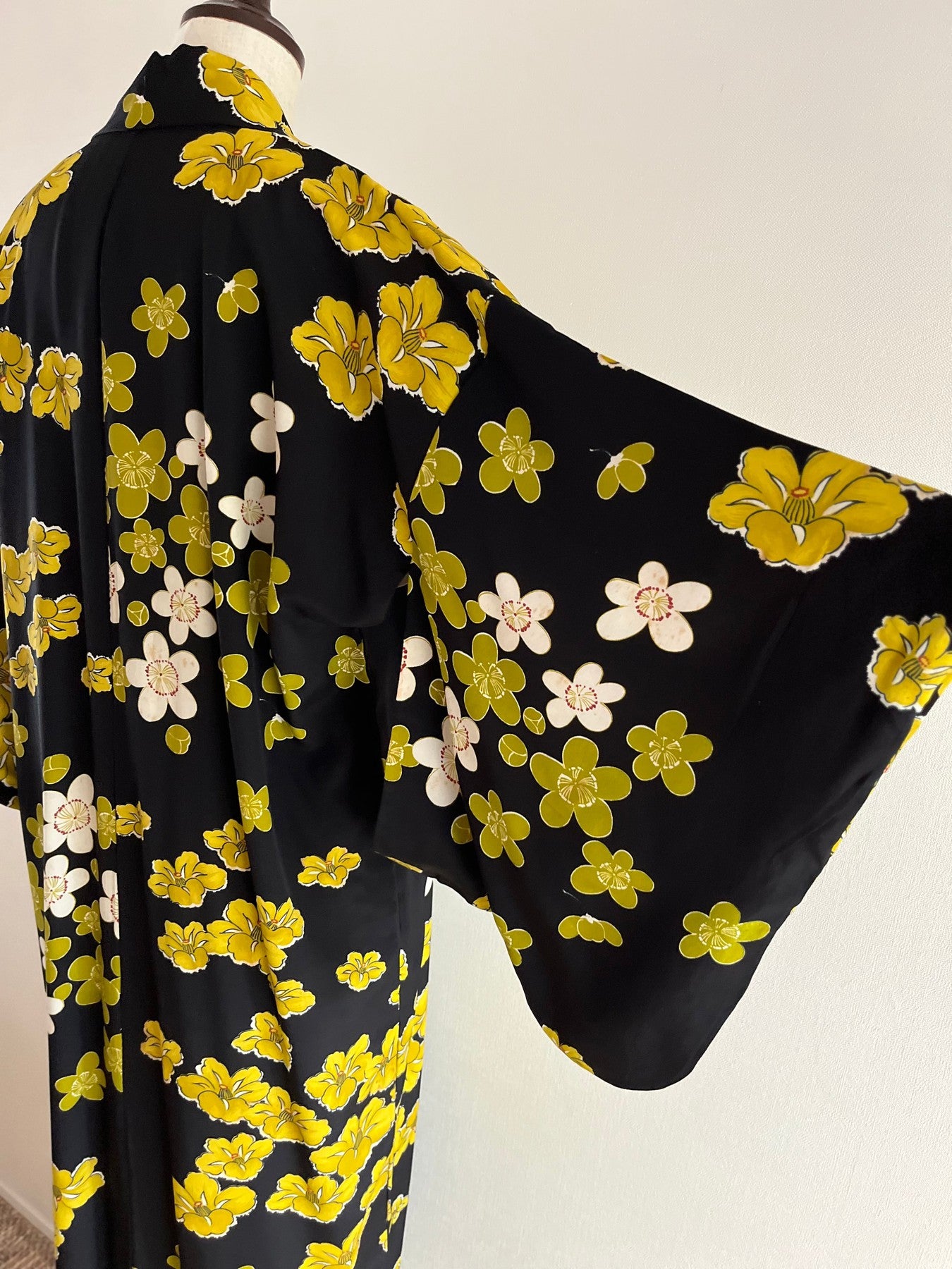 Black Floral Kimono