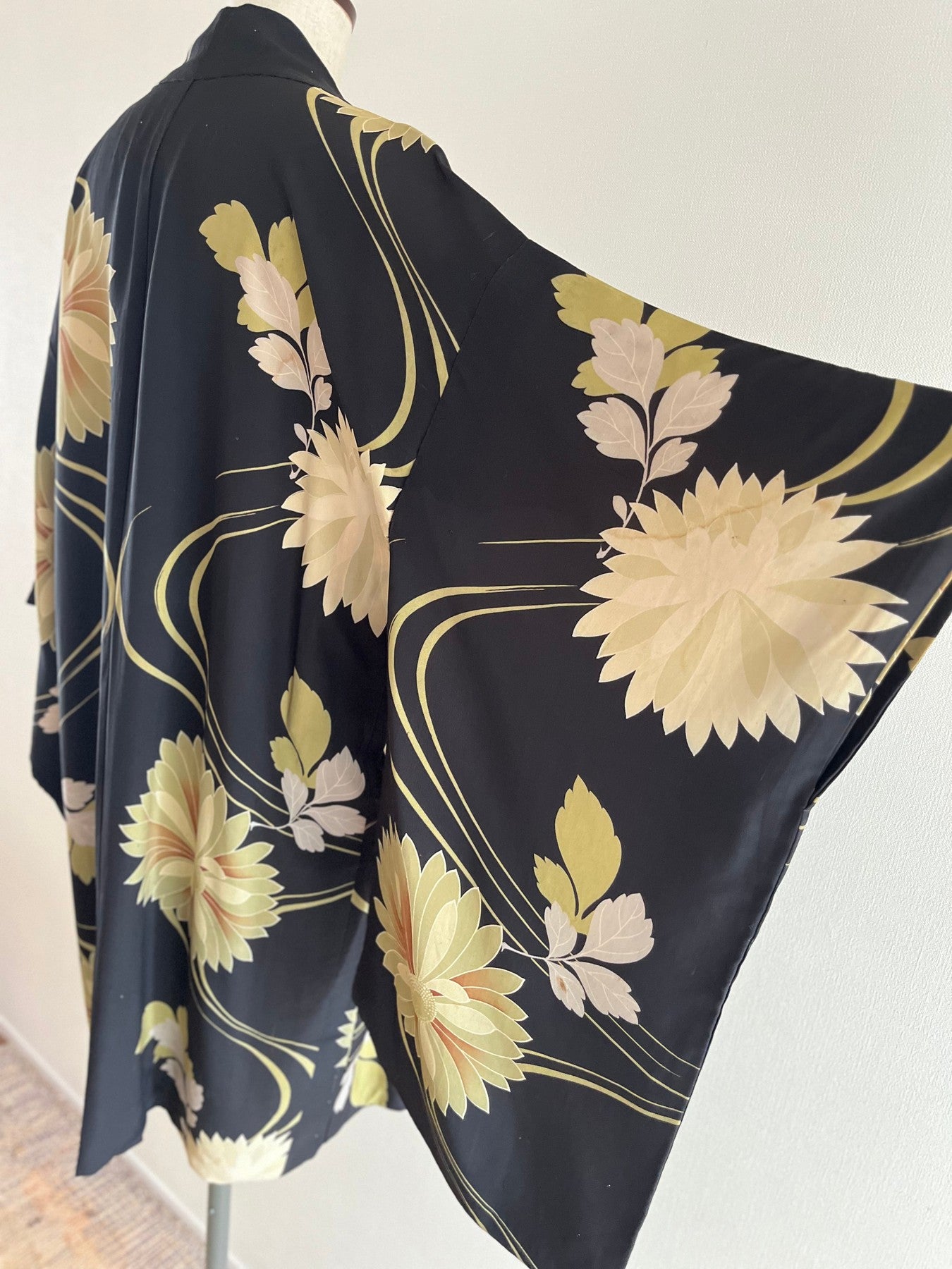 Black Chrysanthemum Haori