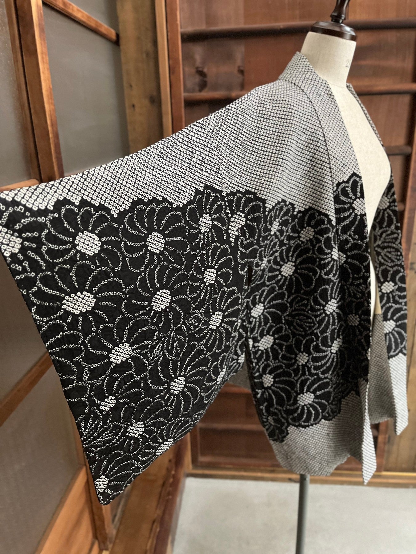 Black Chrysanthemum Haori