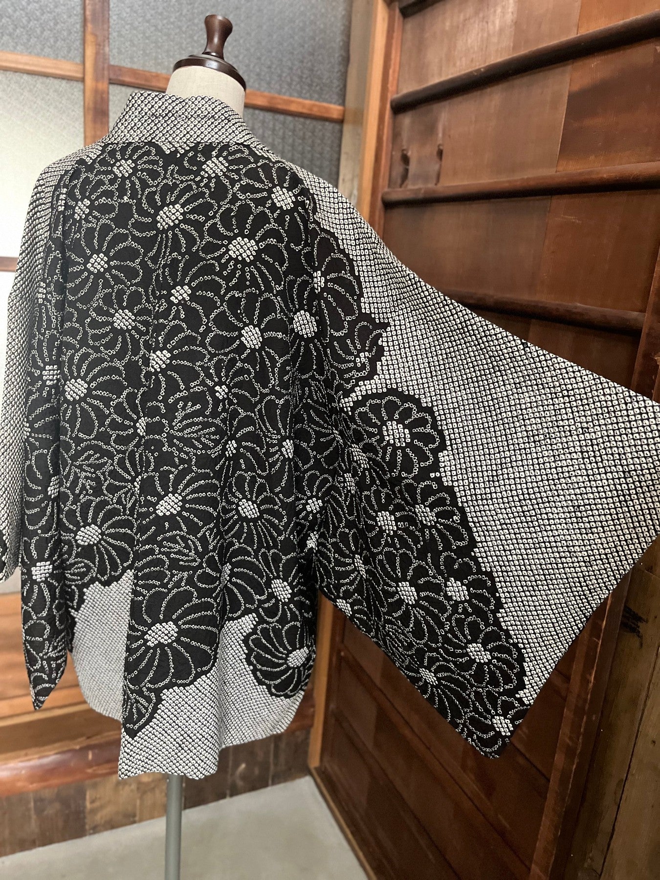 Black Chrysanthemum Haori